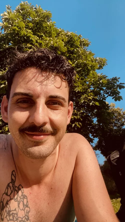 Chillin in the sun by fart-machete