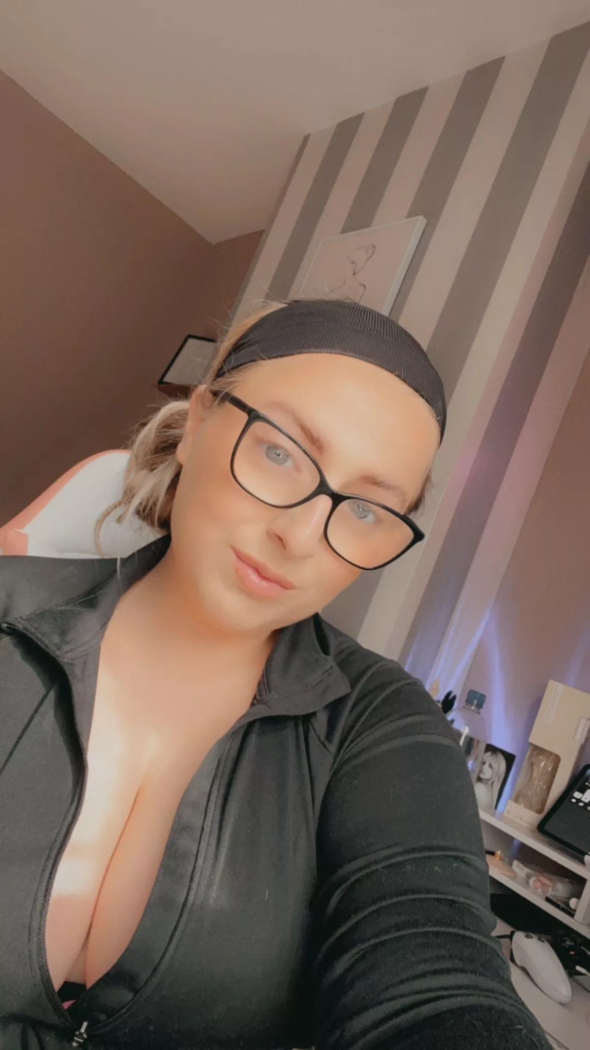 constantly day dreaming  what we would get up too🤓 posted by adorableXwhore