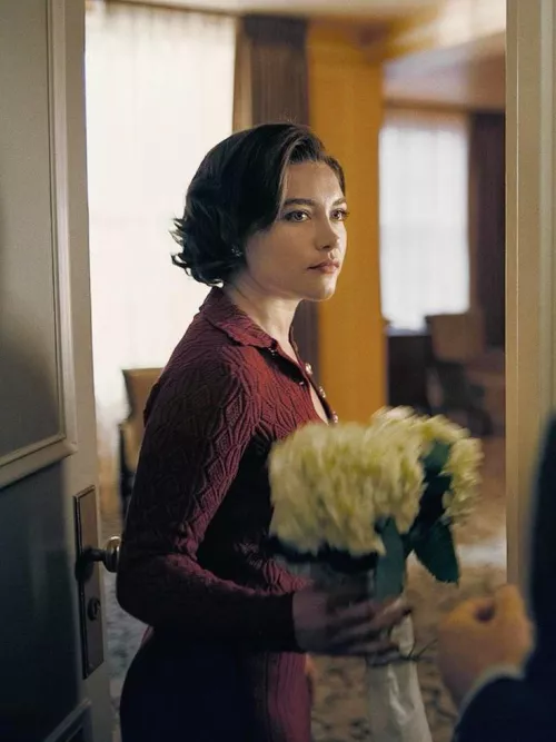 Florence Pugh  by celebbumsniffer