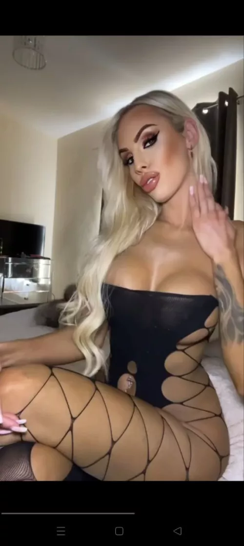 I love it when I catch you looking at me. by Giadmkj