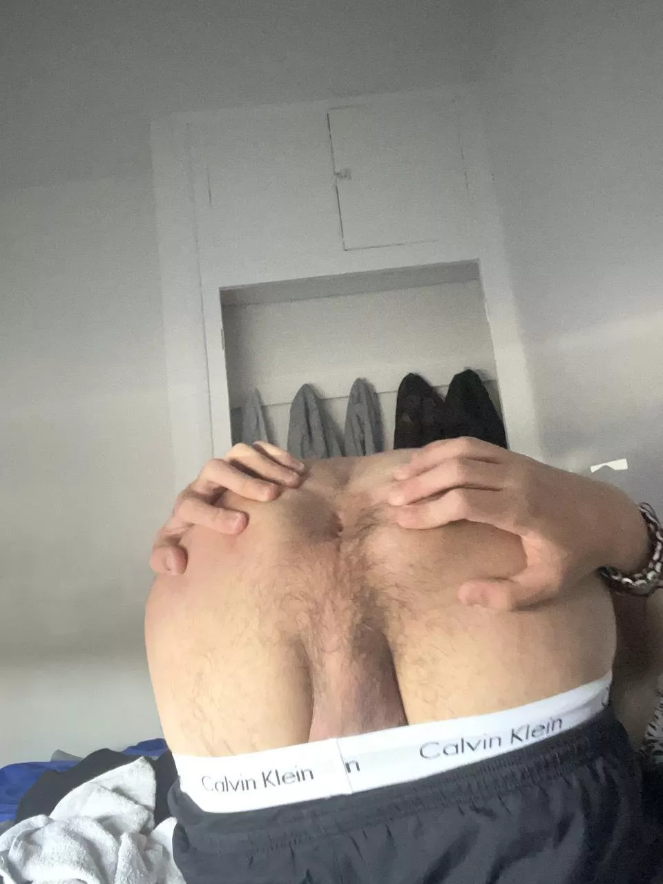 Is my hole pretty? posted by ldldndjskxkdndns