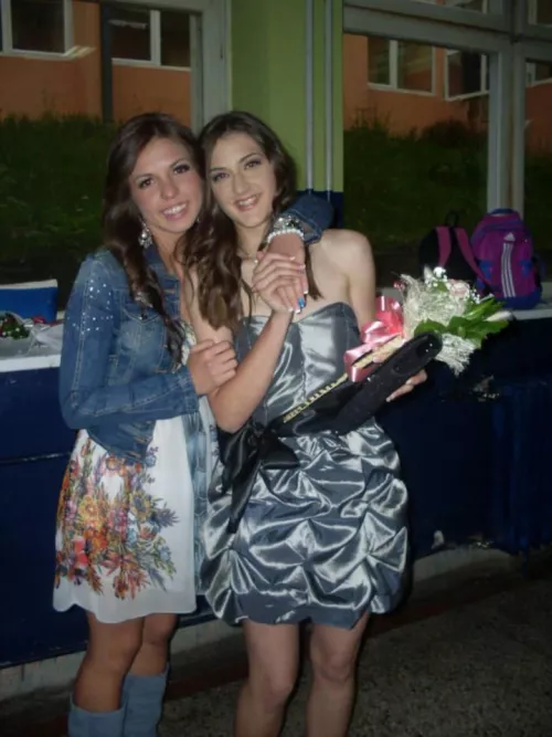 Left or right girl? by minkoil81