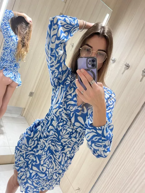 Look at the reflection by ari_queeen