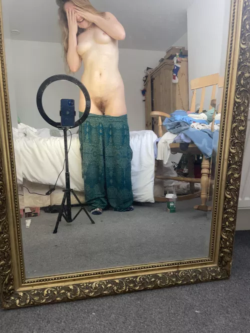 The sun is officially out here in southern England 🏴󠁧󠁢󠁥󠁮󠁧󠁿 time to get my little titties and ginger bush out! by Tallulahmwah