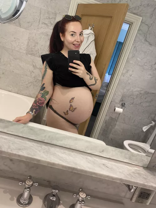 What would you do to me right now? I’m ready to pop! by hannahblakeuk