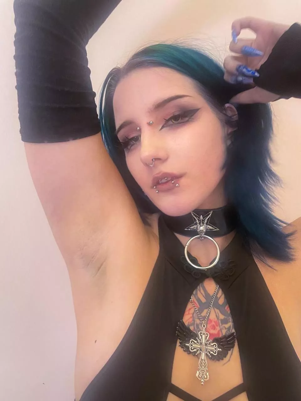 Would you like to wash my armpits with your tongue? posted by eva_curls_
