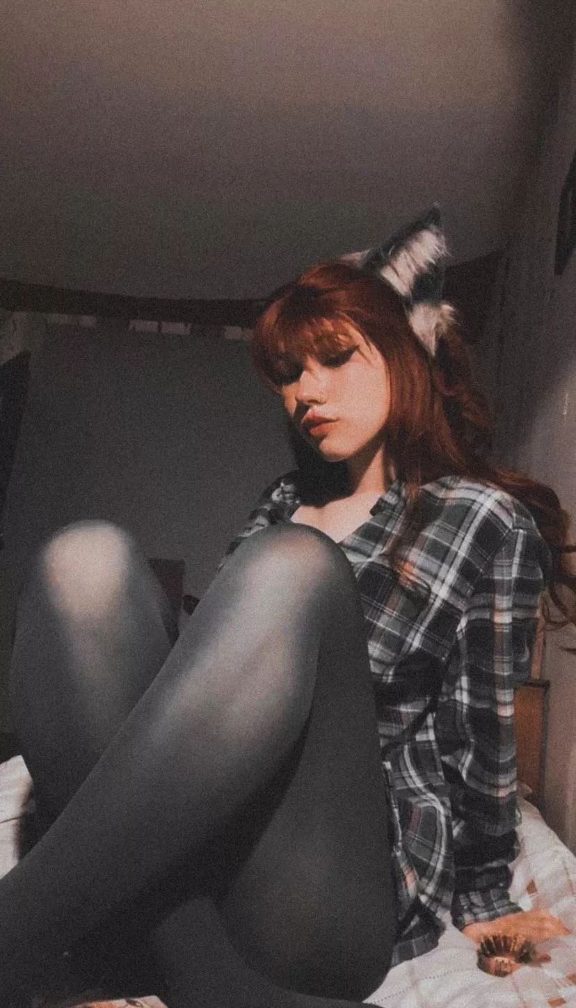 By the way, I can play chess 👉🏻👈🏻 posted by Luna_foxie