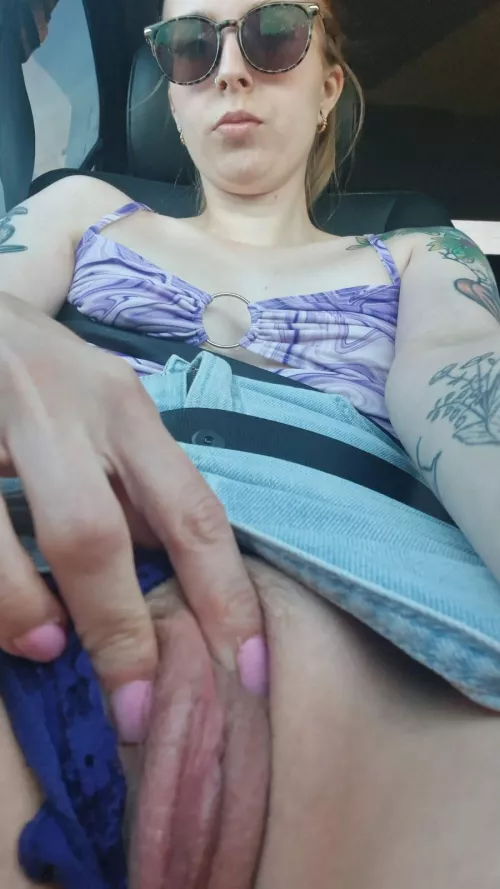 Come and see what mischief can happen in a car ;) by Eriis94