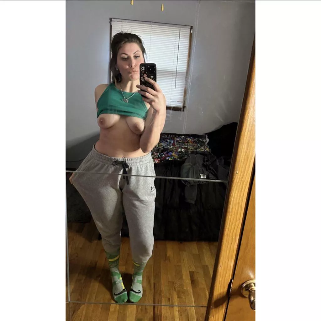 Convince me in three words to suck your dick 😏 posted by Brittfaithm