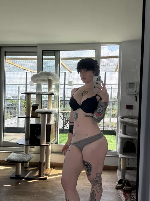 Describe me in 2 words by Infamous-Albino