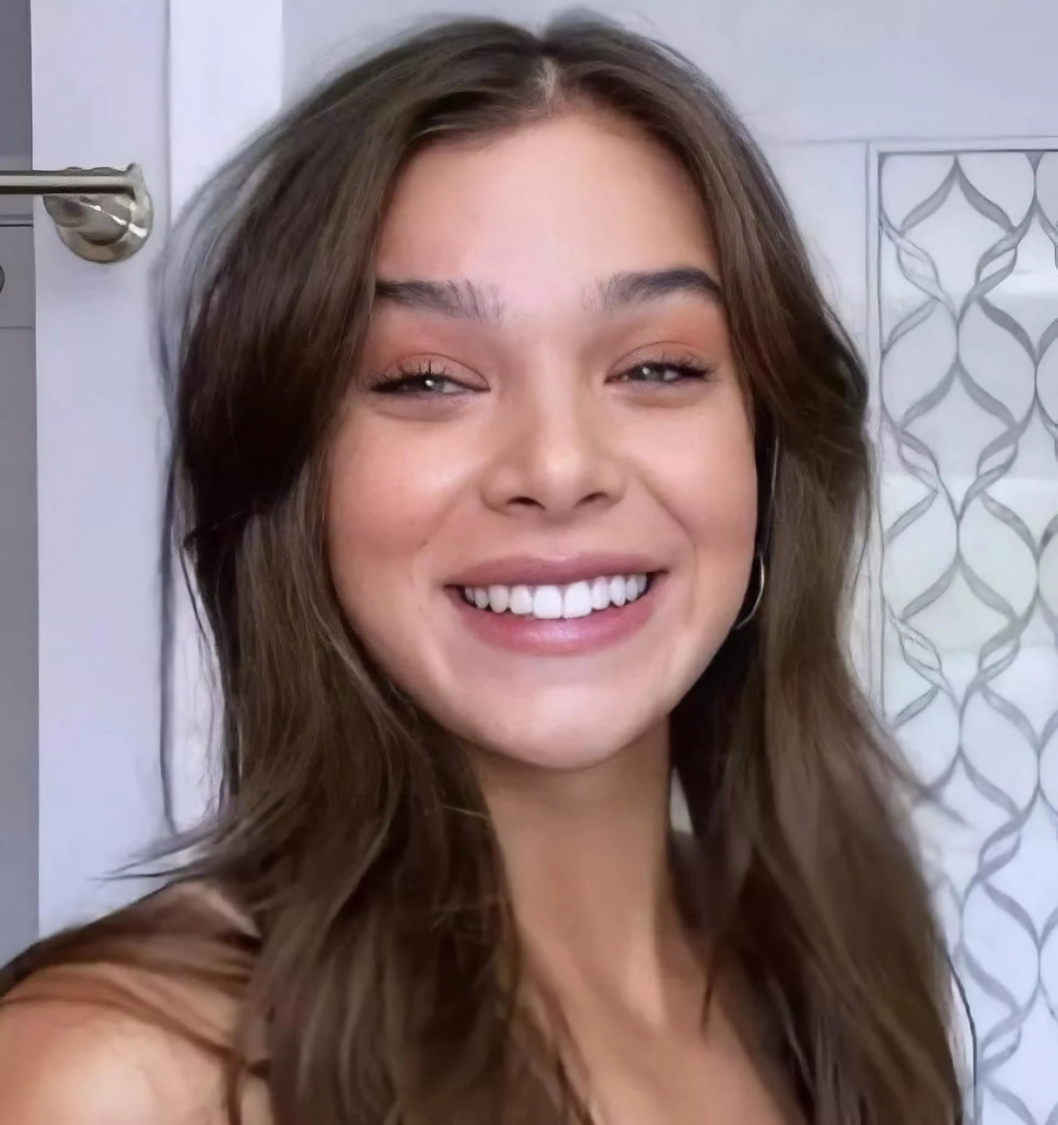 Hailee Steinfeld posted by cashmere1977_v3