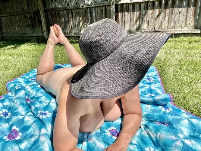 Hello neighbors! (OC) by SuzyGreenberg79