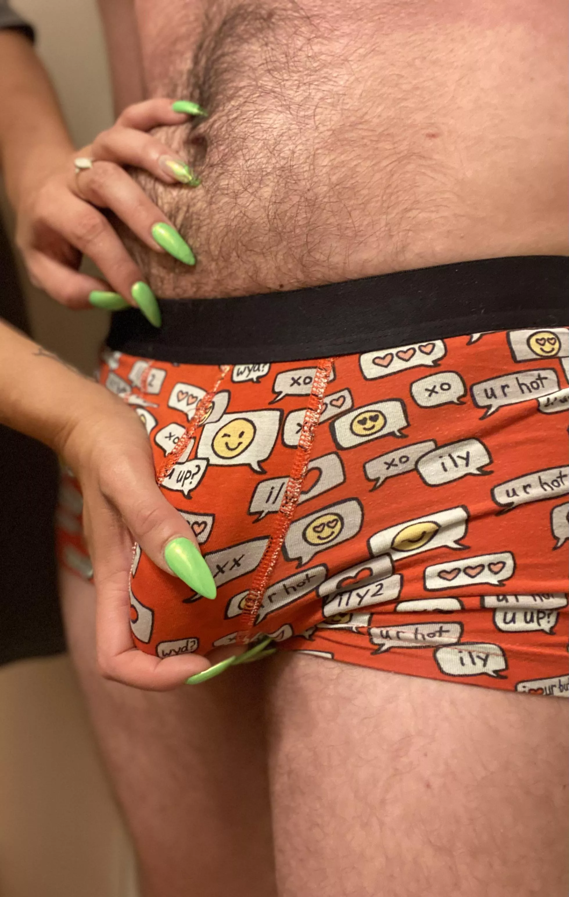 Her nails look so good on it posted by EpicPapaya