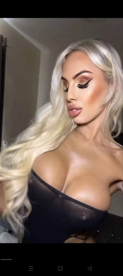 I bet you're mouth wants to do naughty things to me.  by Giadmkj