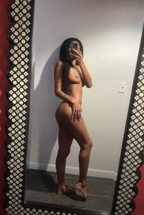 I like my men hung and nerdy by sveltegoddess_