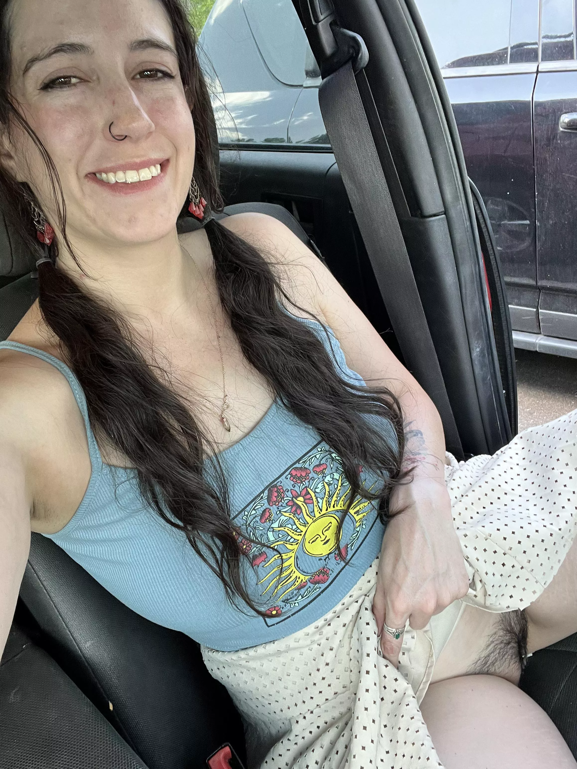 I makes me sad how many men have told me they wouldn’t eat me out because I have a hairy pussy  posted by Kaceymorghulis