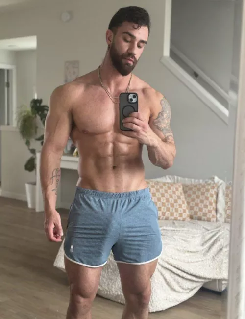 I think blue looks good on me  by alphaflexer