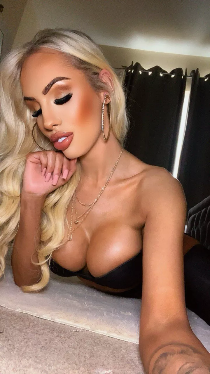 I want it right here, now fill this bimbo up.  posted by Giadmkj