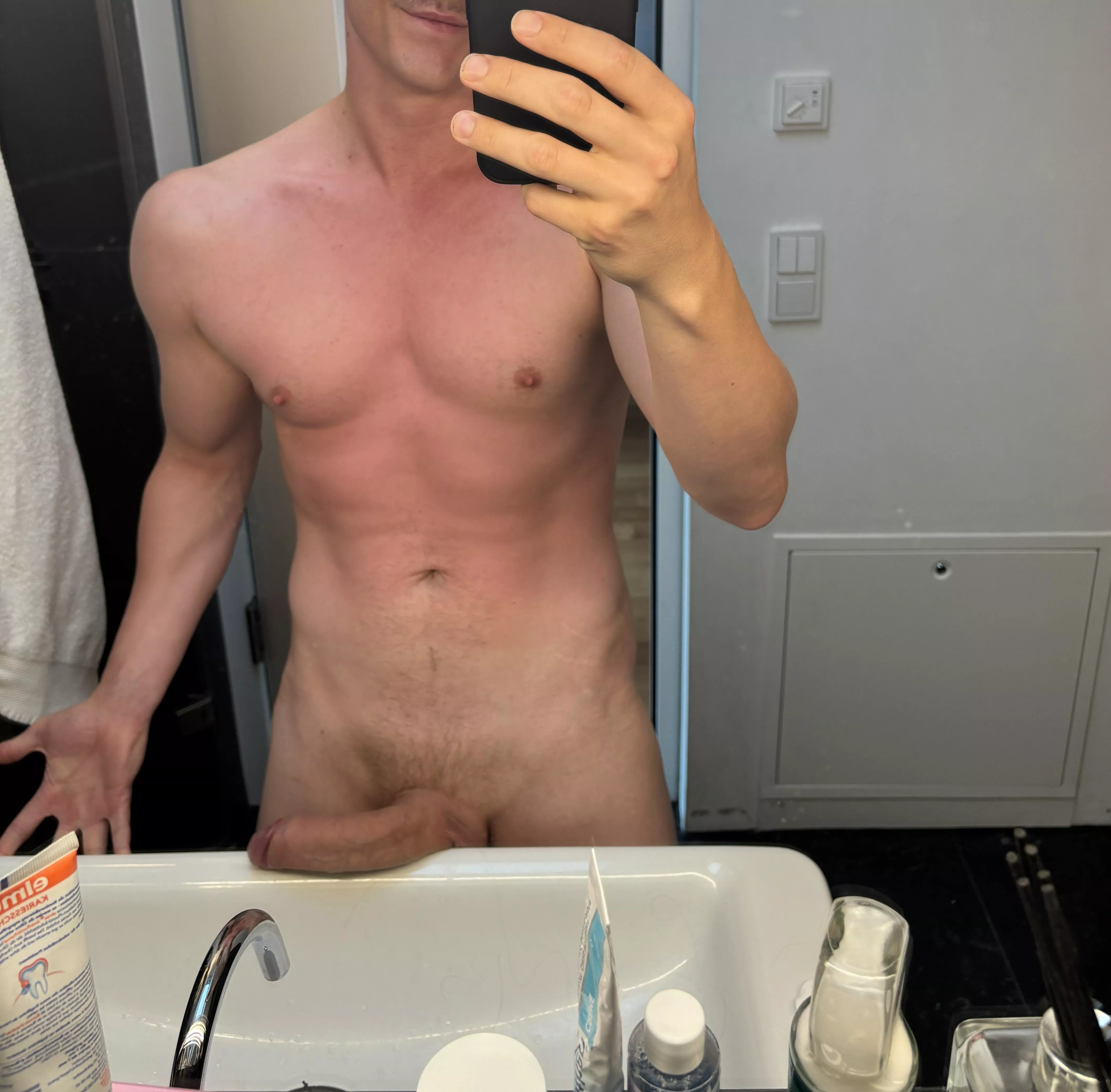 It’s so fat and heavy, had to give it a rest 😈 posted by thejohnhorsecock