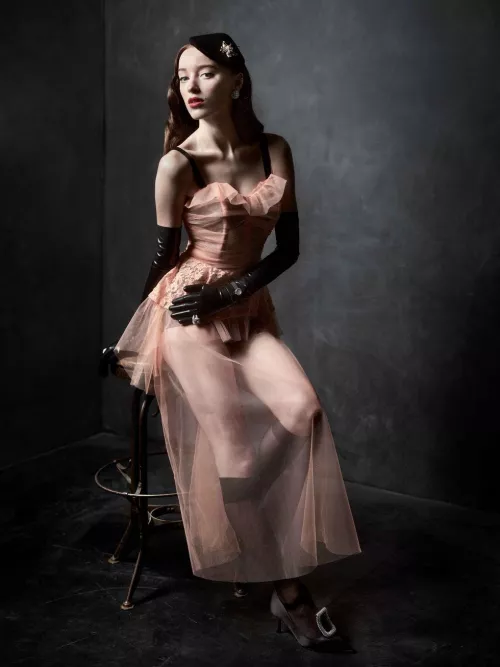 Phoebe Dynevor by Wagzillion