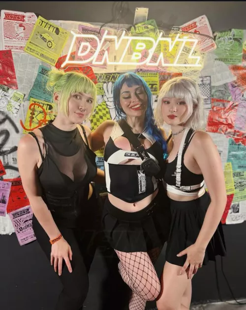 Pick One 💚💙🤍 by Mox_Castagnoli