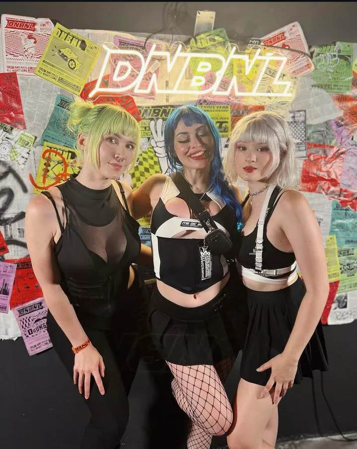 Pick One 💚💙🤍 posted by Mox_Castagnoli