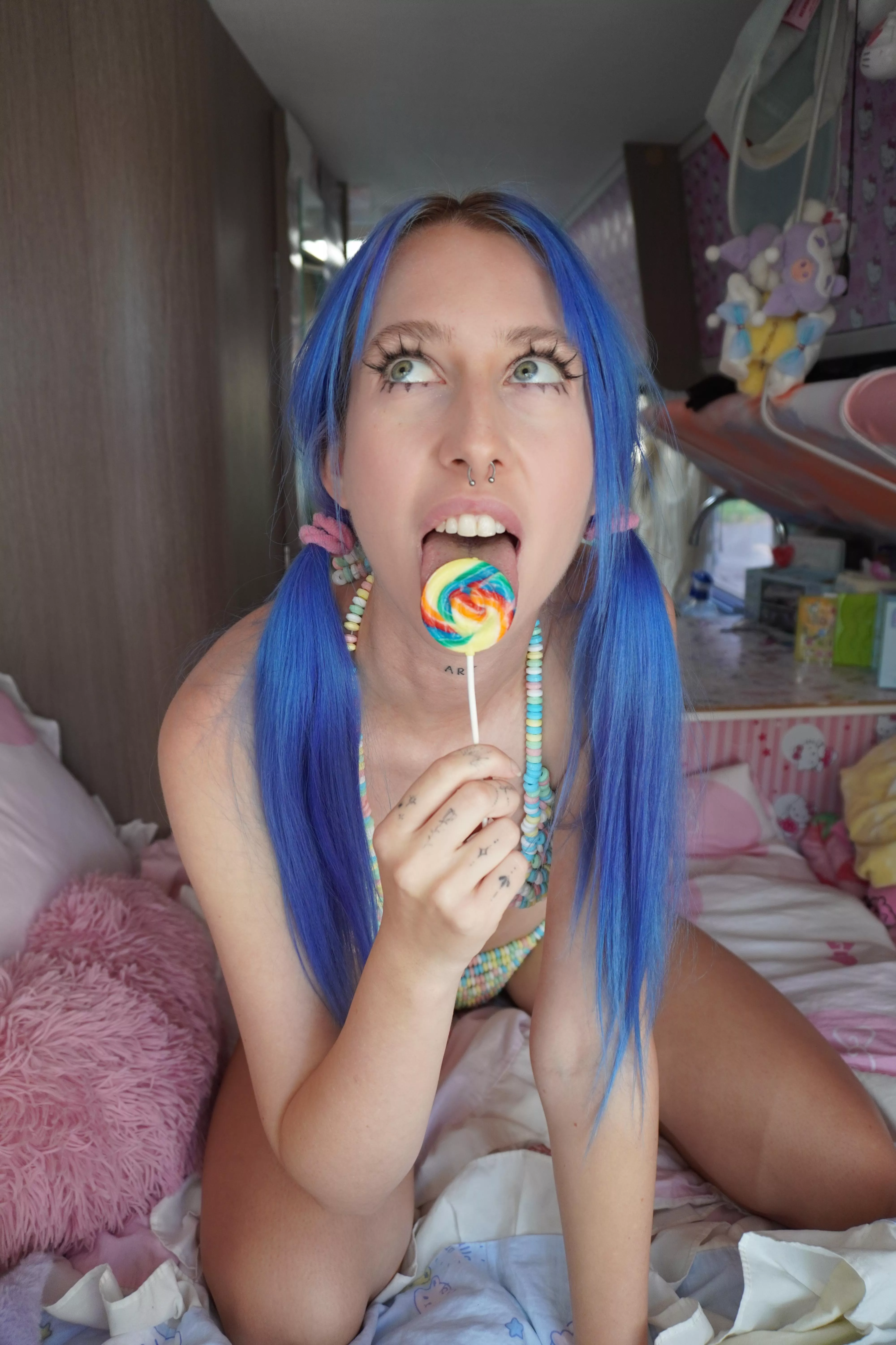 Say hi if I can be your candy 🍭 [f] posted by RileyBi69