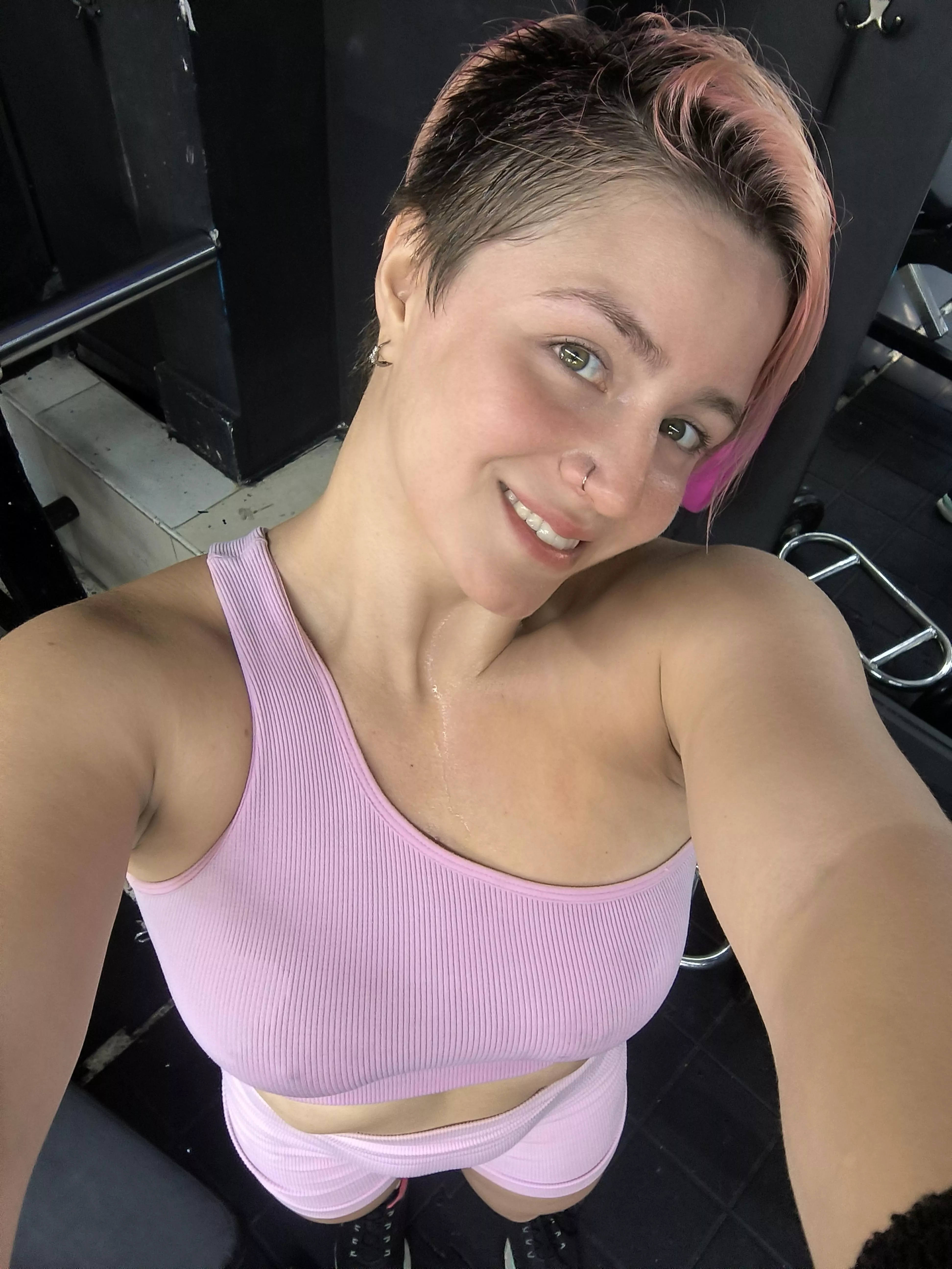 This pink top looks so good on me posted by Manuc017