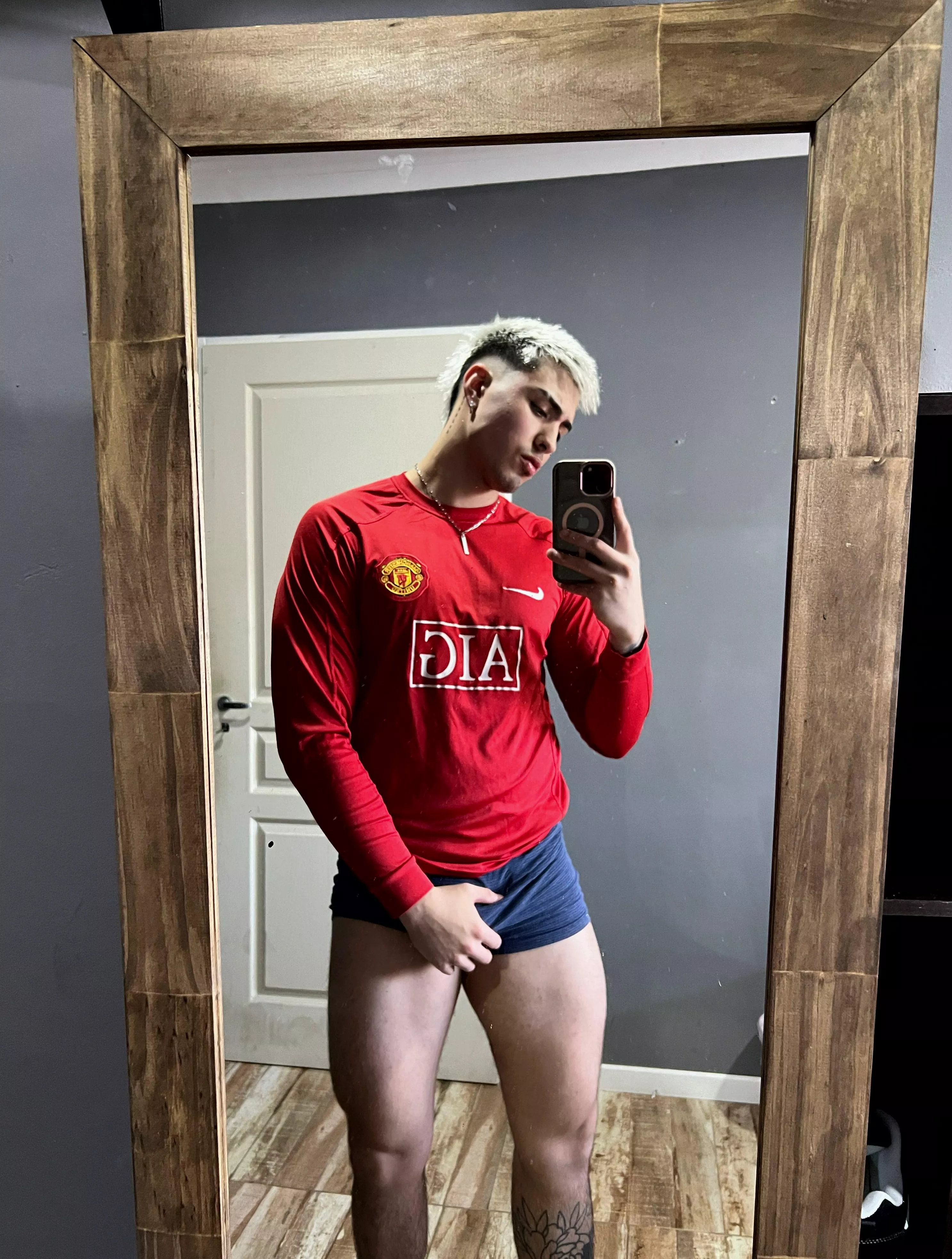 Wanna see what’s causing this noticeable bulge? posted by ZaynReedx