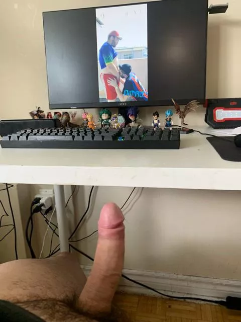 Who sucking my cock posted by WranglerDazzling2597