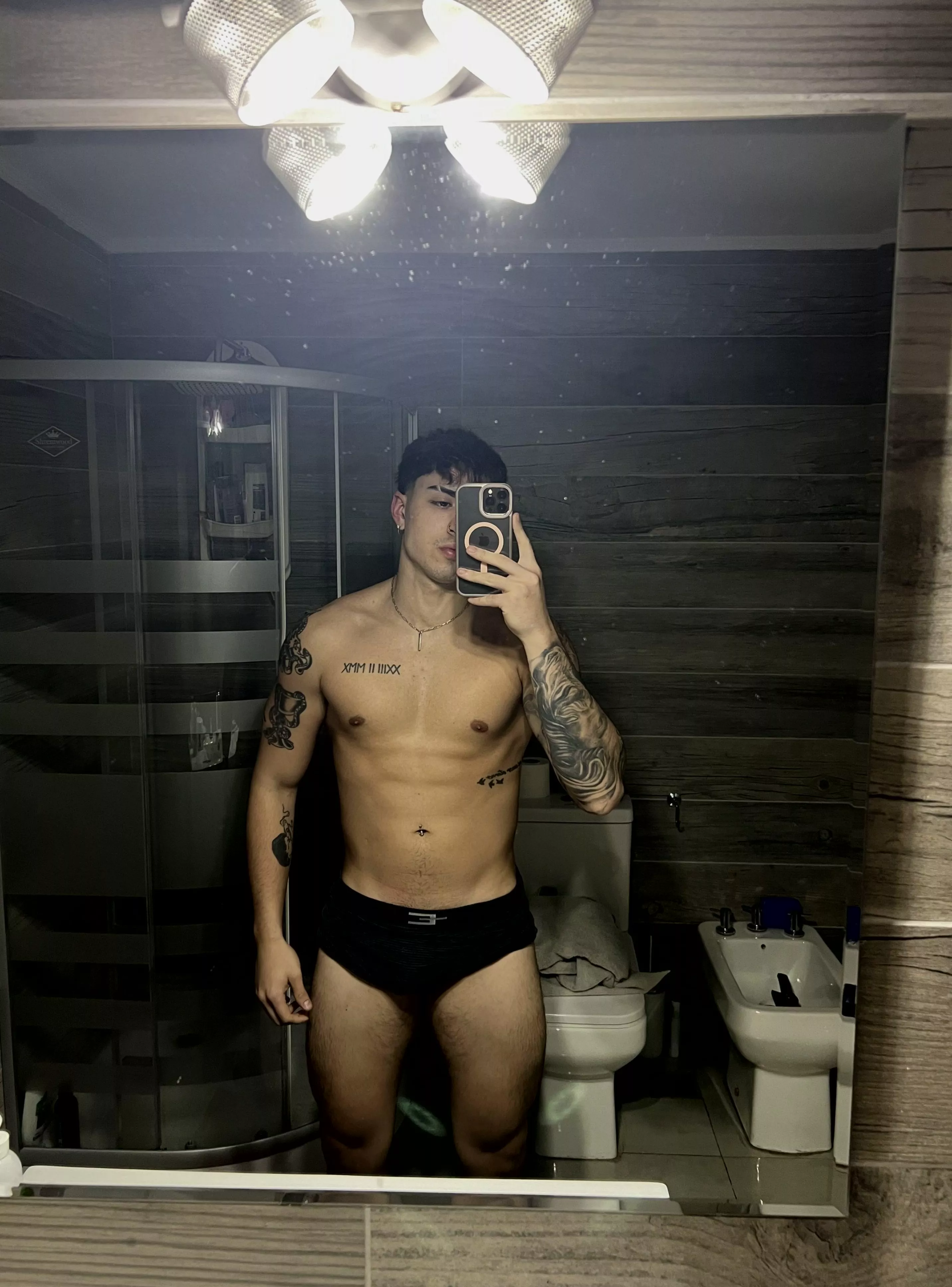 [23] savor my chiseled abs: dare to resist?  posted by ZaynReeed