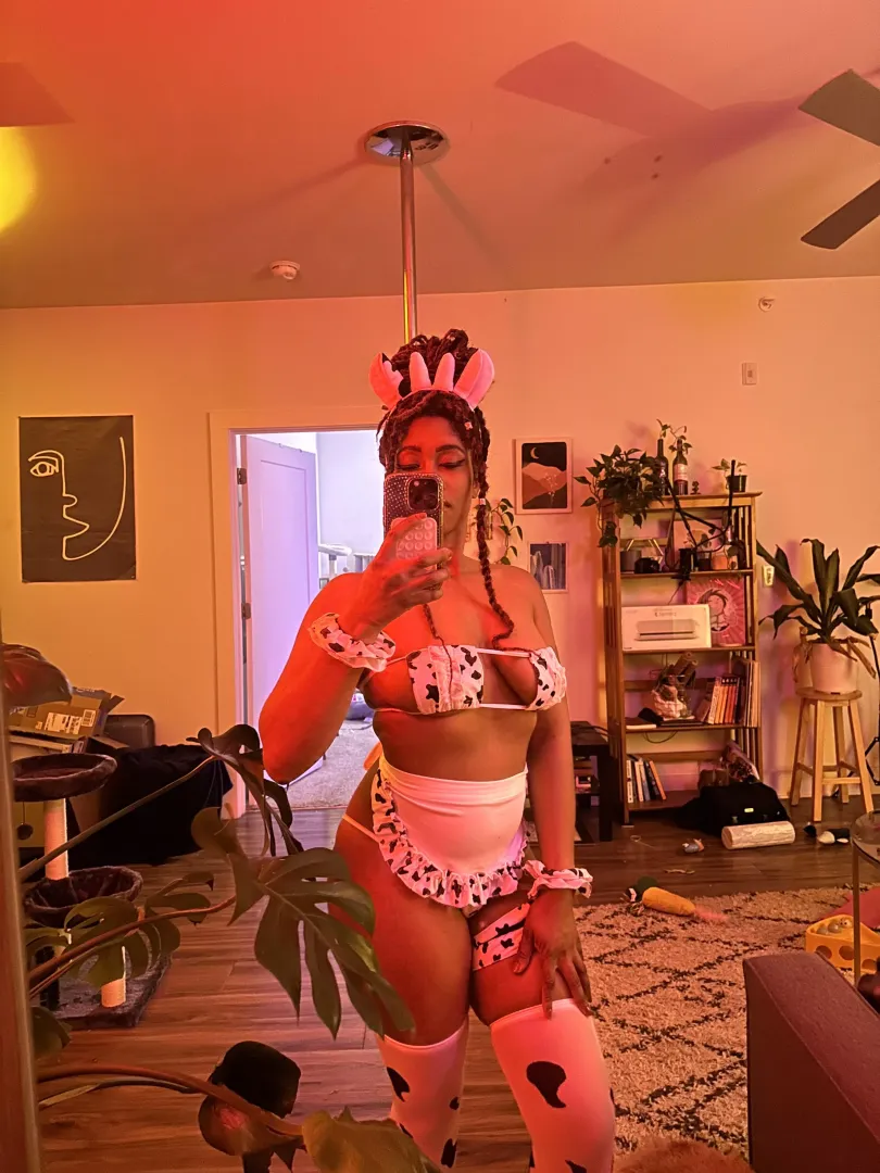 A cute lil cosplay for you posted by heauxsgambit
