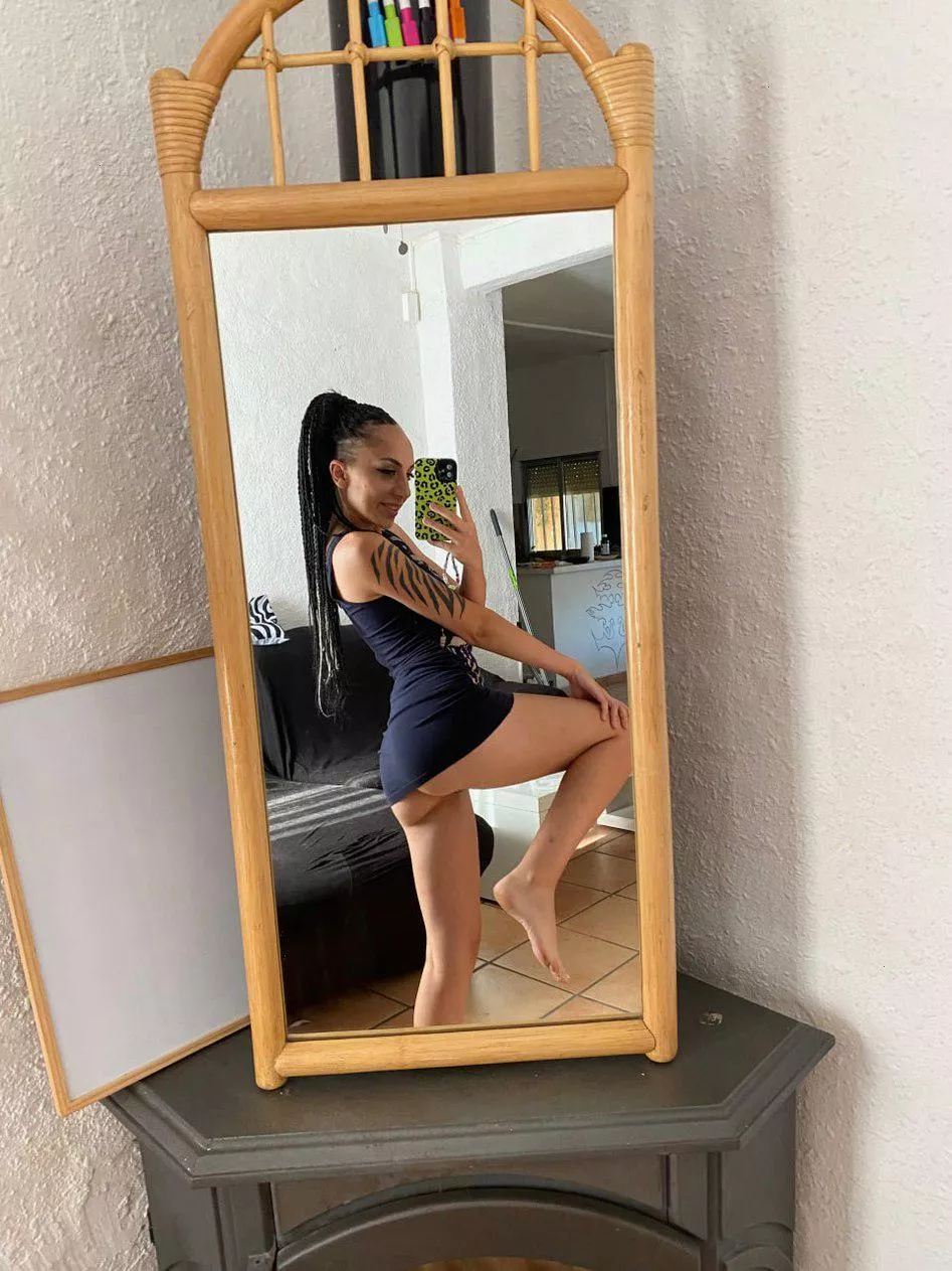 Clean my feet with your tongue posted by larawild