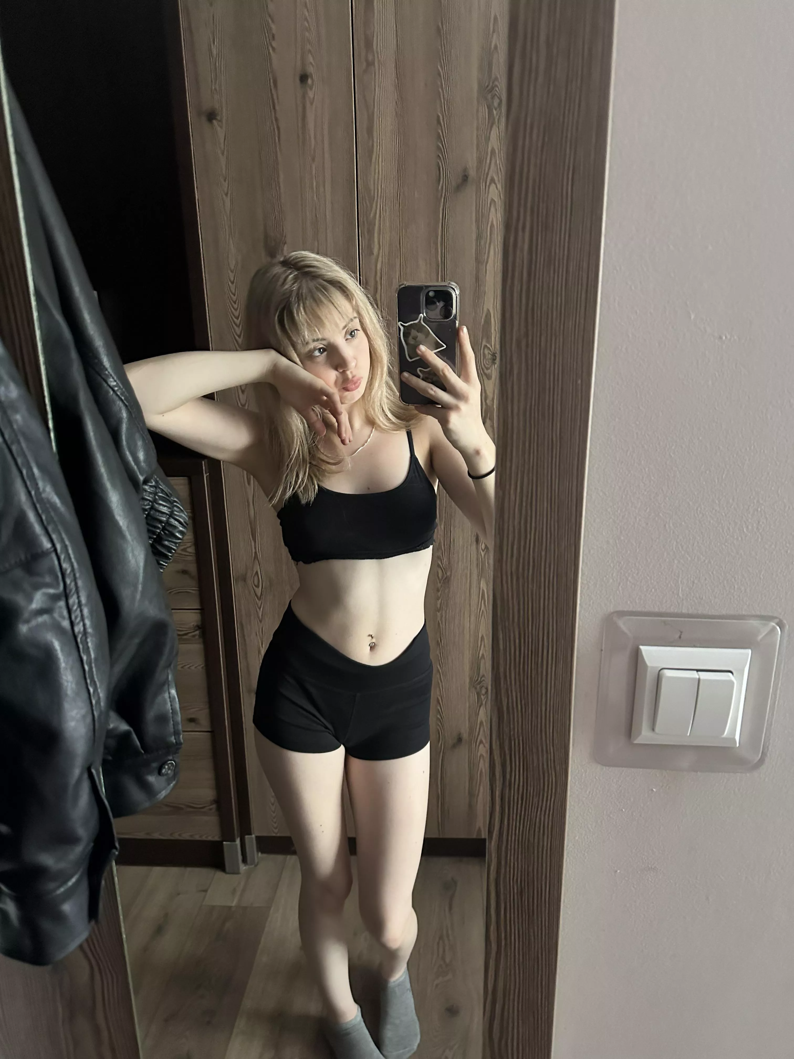 dm me 🥺 posted by nikkiiilolz02