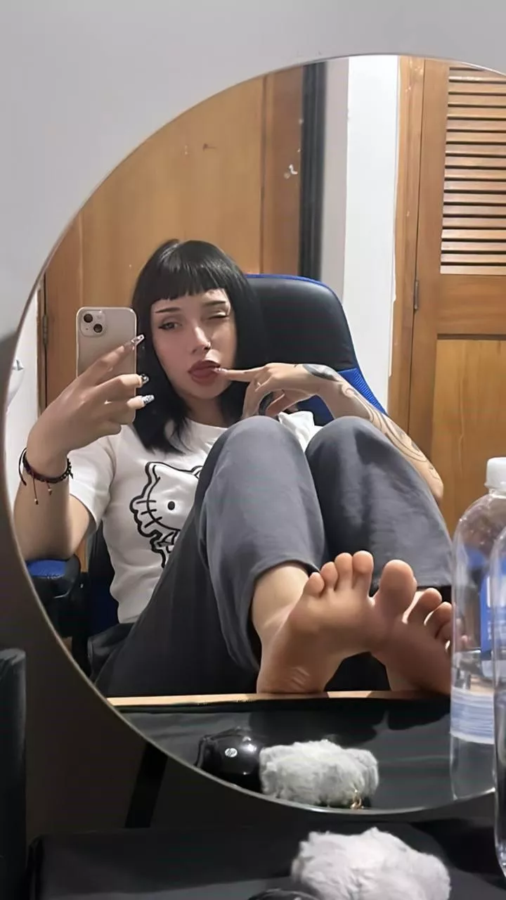 Eat my grubby toes posted by redhead_curvy93