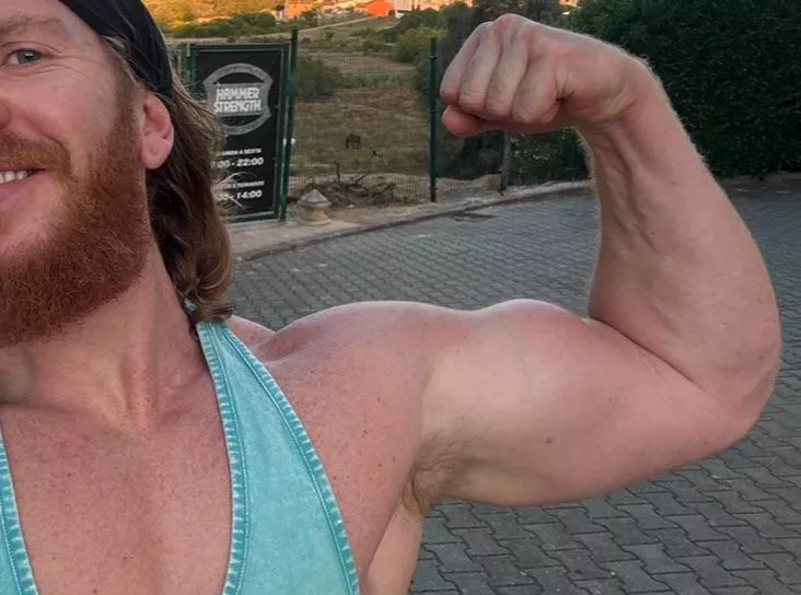 Get your entire lungs filled up with this stink gym pit! posted by Ok-Philosopher-9562