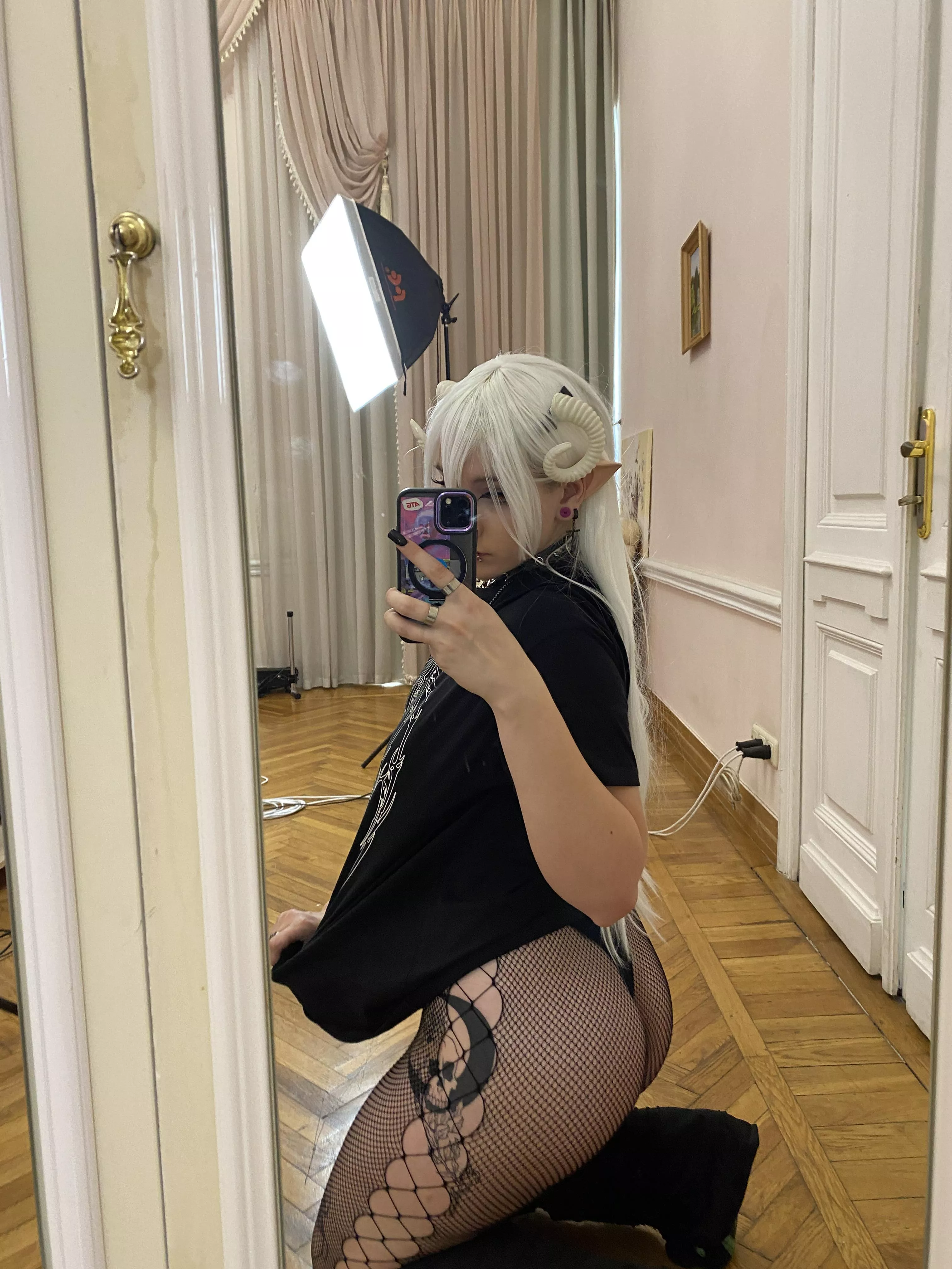 let's play a naughty nylon game together posted by eva_curls_