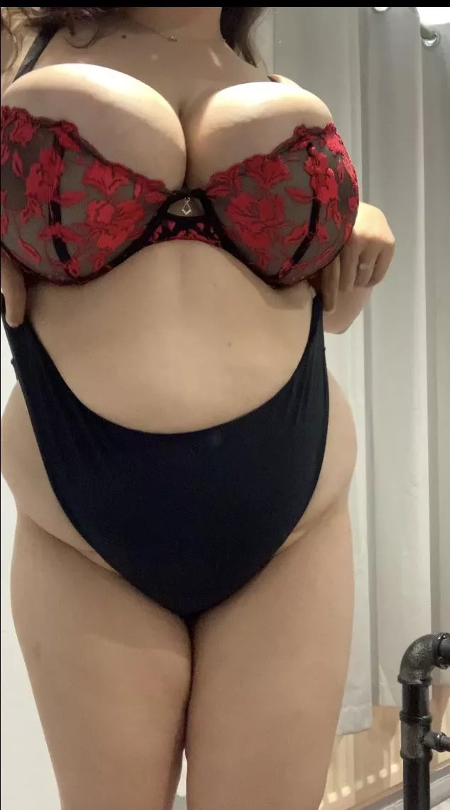 My bra can’t even keep them in 🫣🍒 posted by LucyRoads