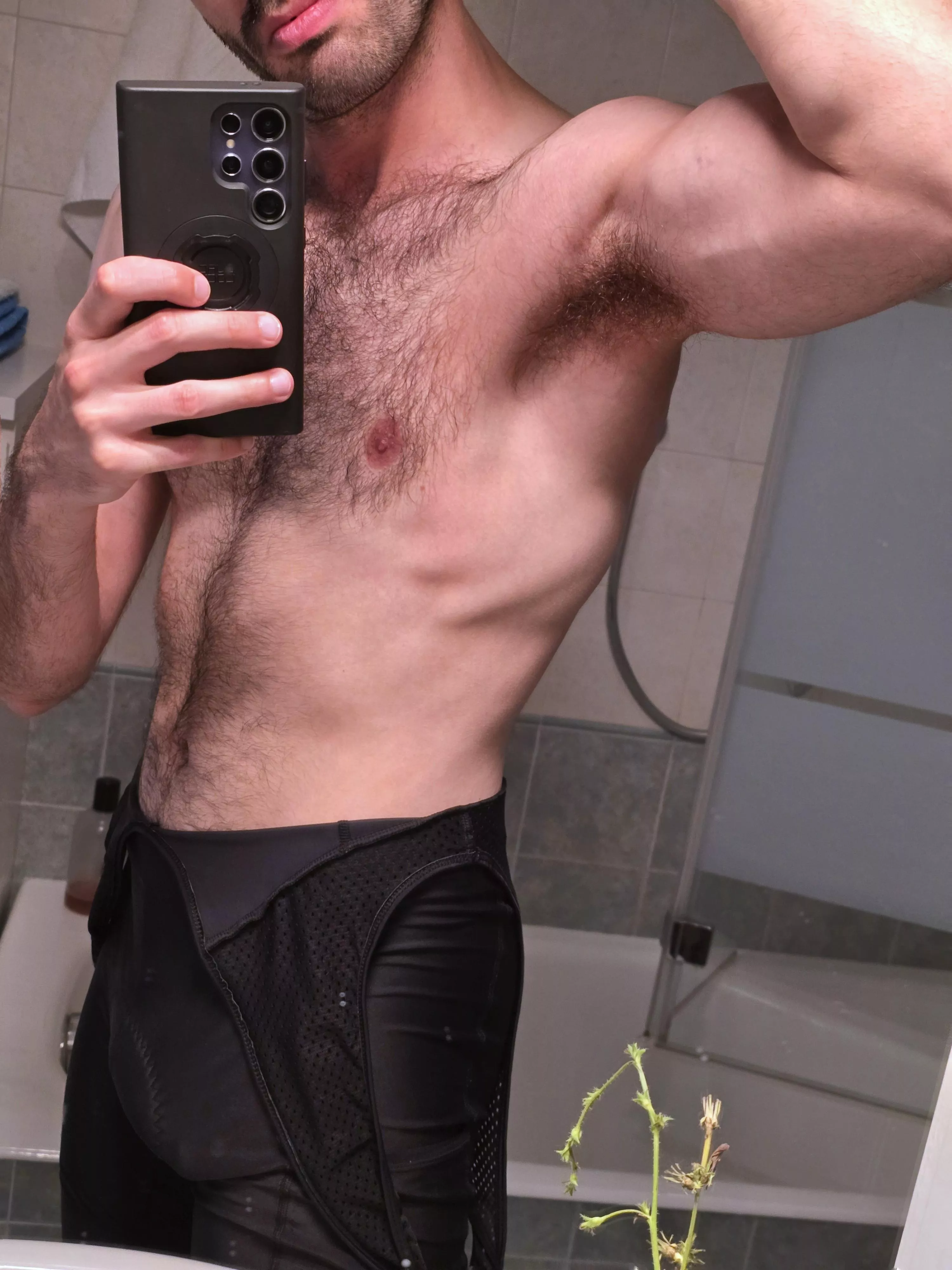 Obligatory cycling gear pic 🤭 posted by lemonshoot