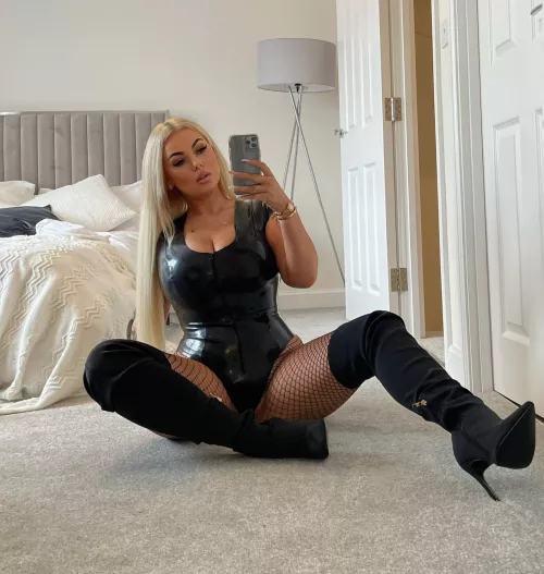 Over the knee boots make any outfit look 100x sexier by AmirahLeiaUK