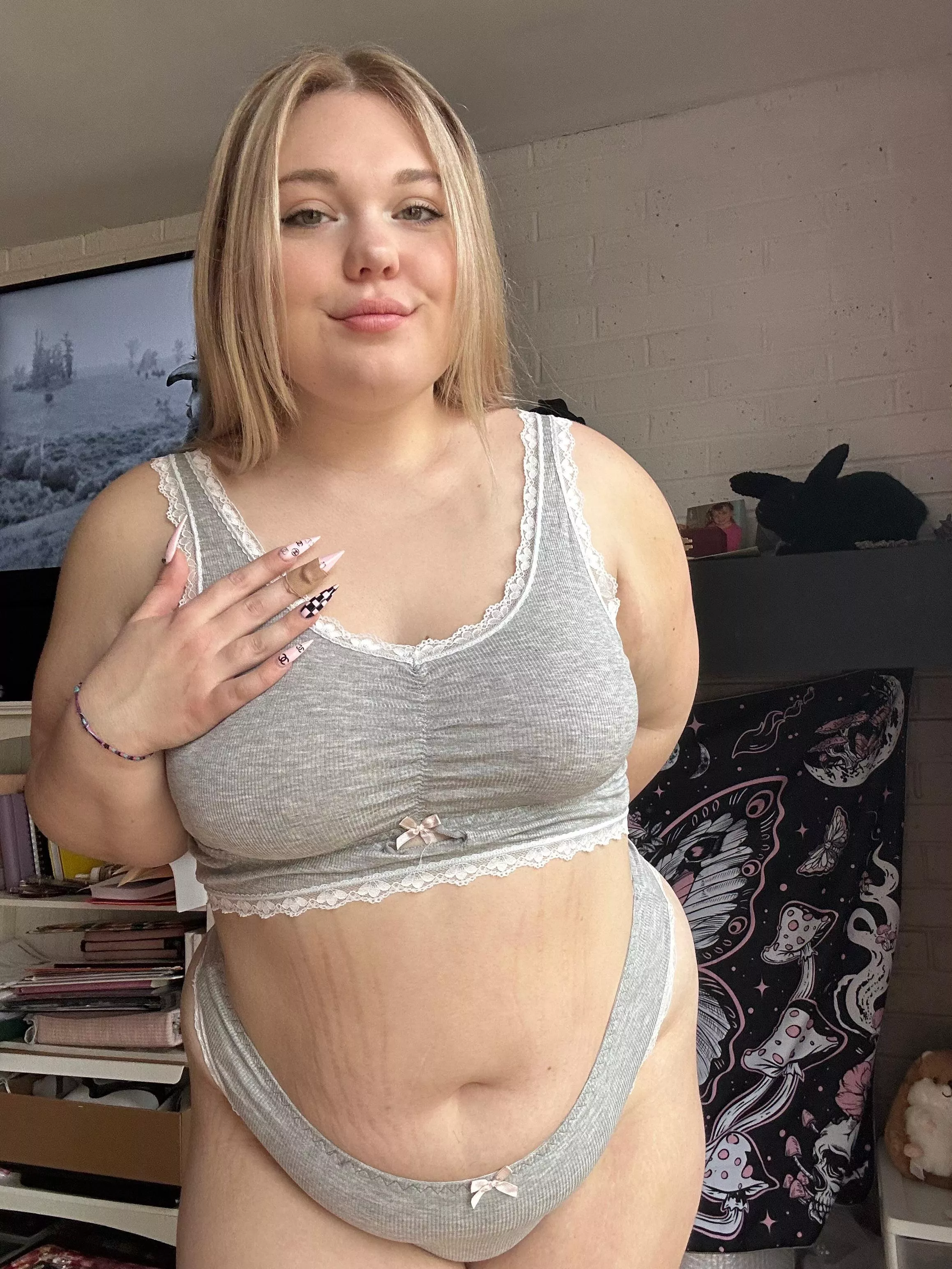 What should I get for lunch today, McDonald’s or taco bell? posted by lxves_