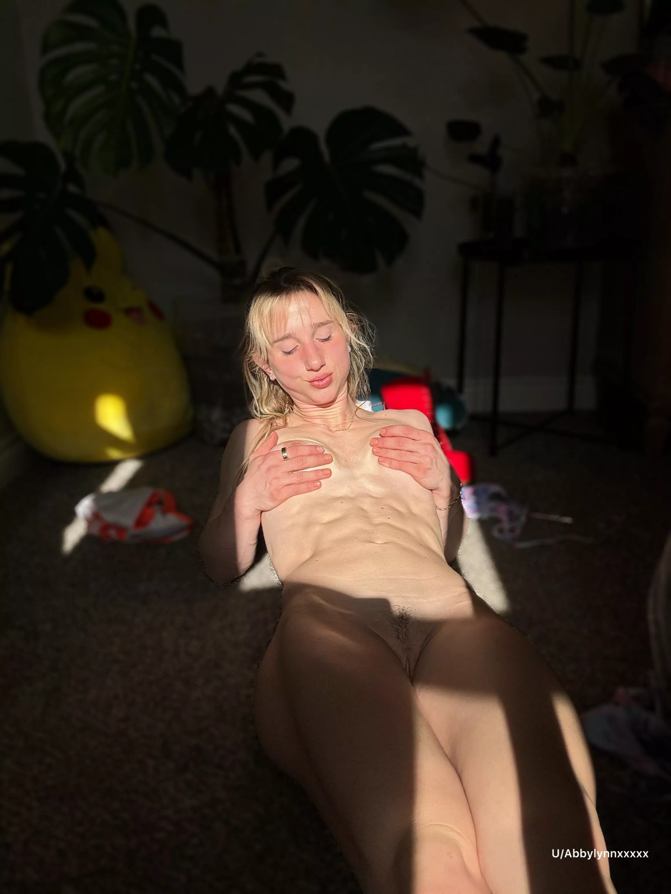 Would you ever date a girl with abs  posted by abbylynnxxxxx