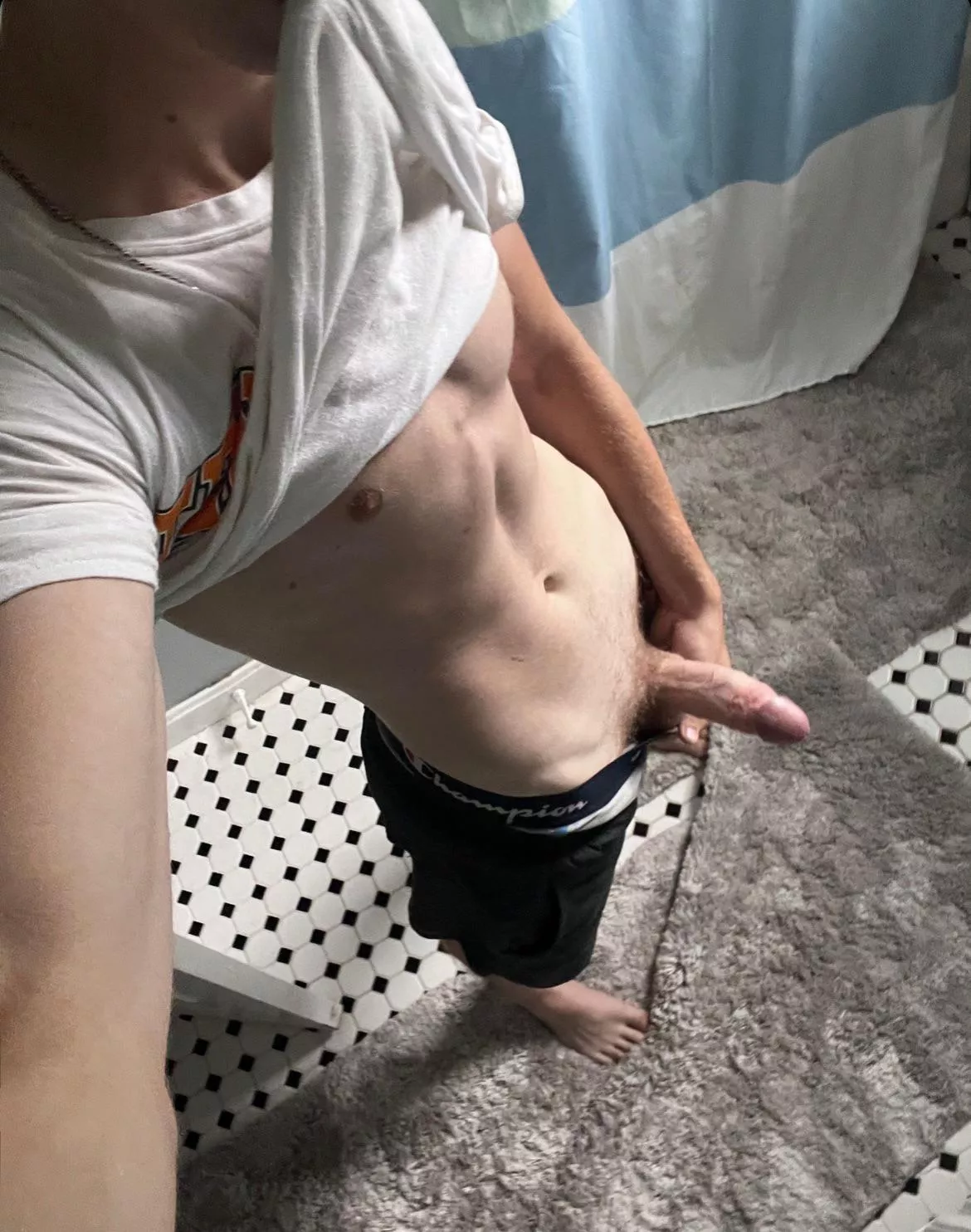 18 need someone to suck me  posted by connnggg12-22