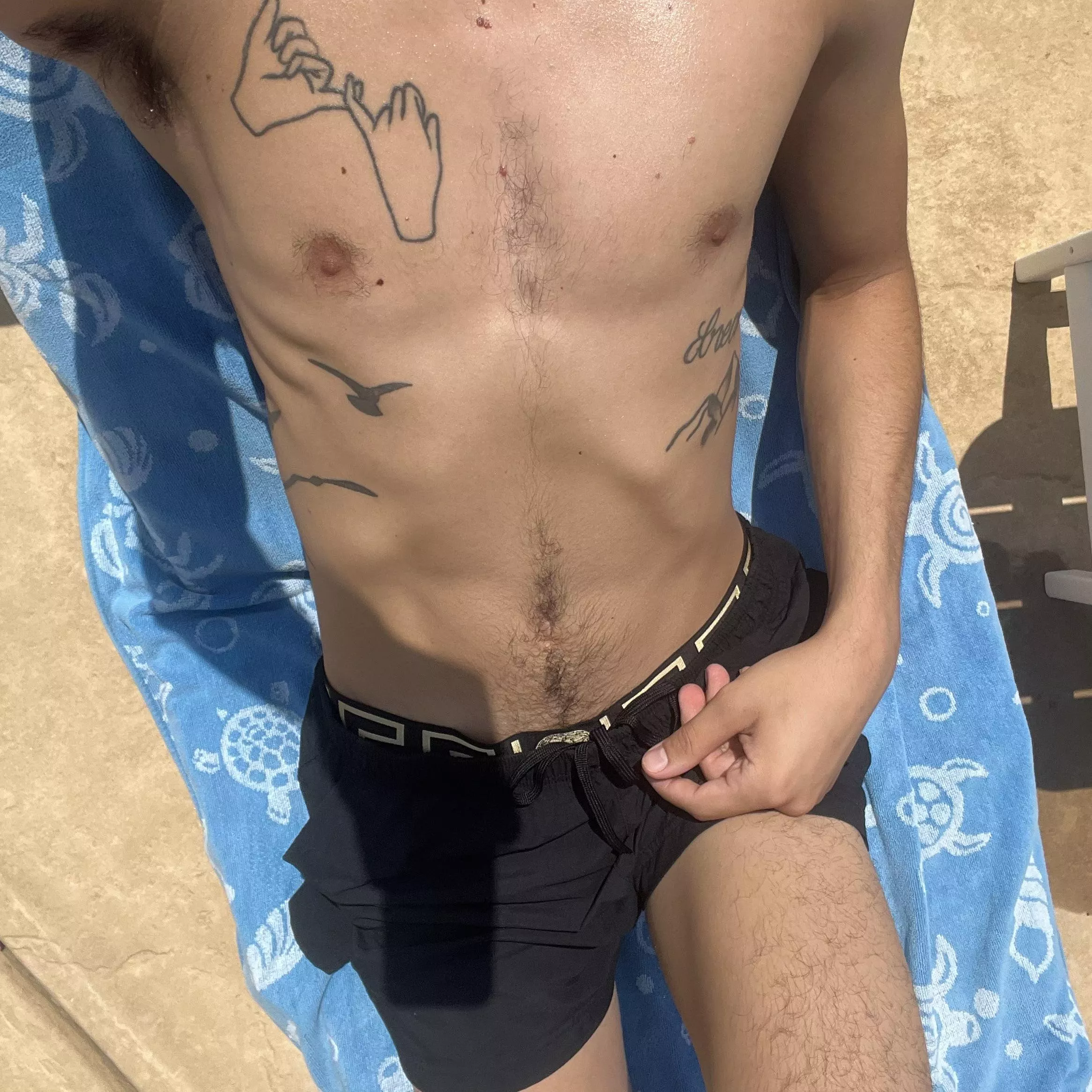 anyone like hairy pits 😏 posted by Open_Profit1013