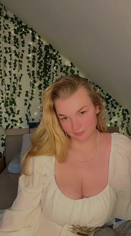 Are you into big tittie blondes by Pretty-Girl242