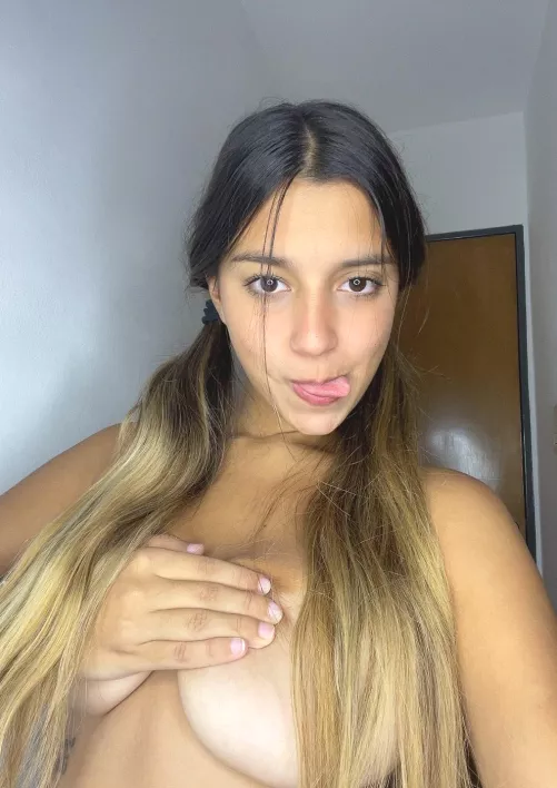 eighteen and still never kissed a guy before... by mikese84