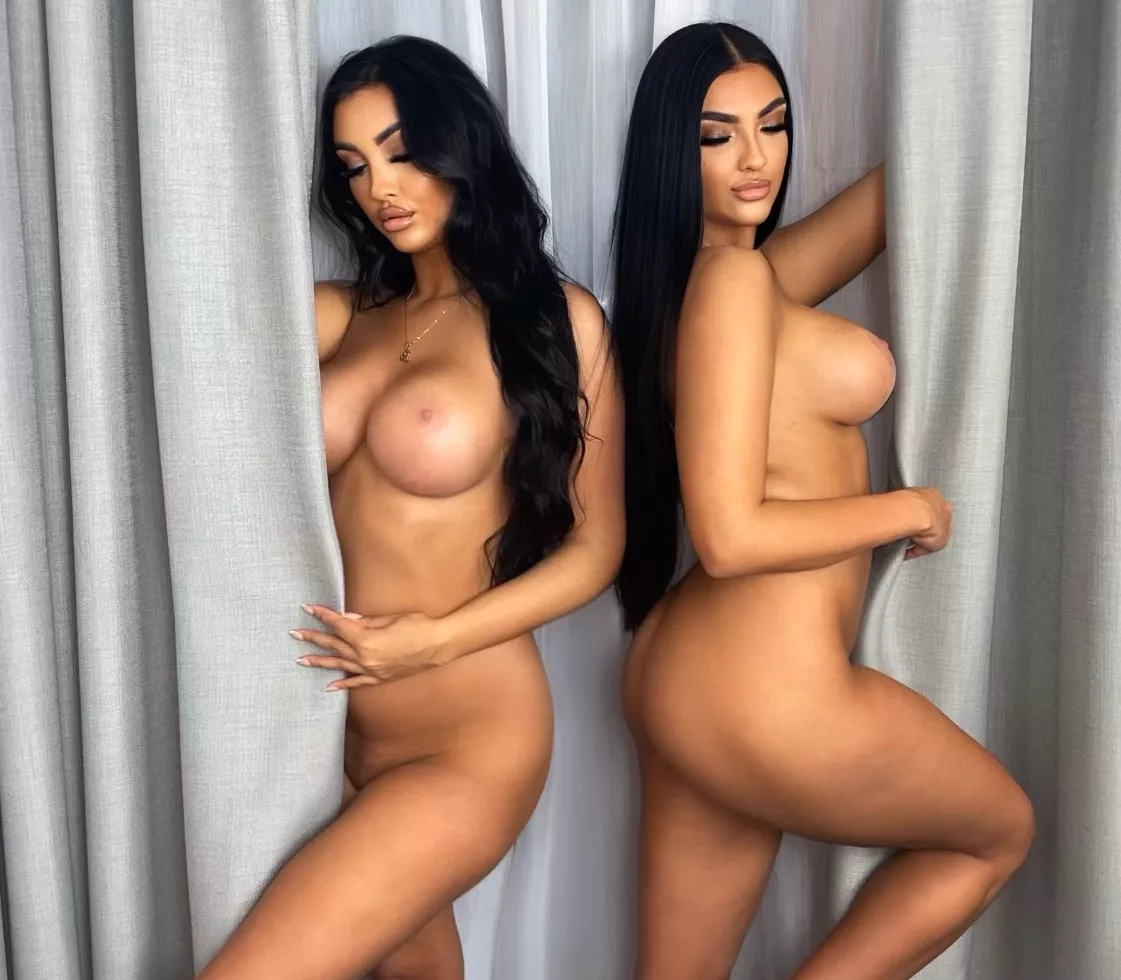  haang twins in the curtains? posted by Sedgley_twinsss