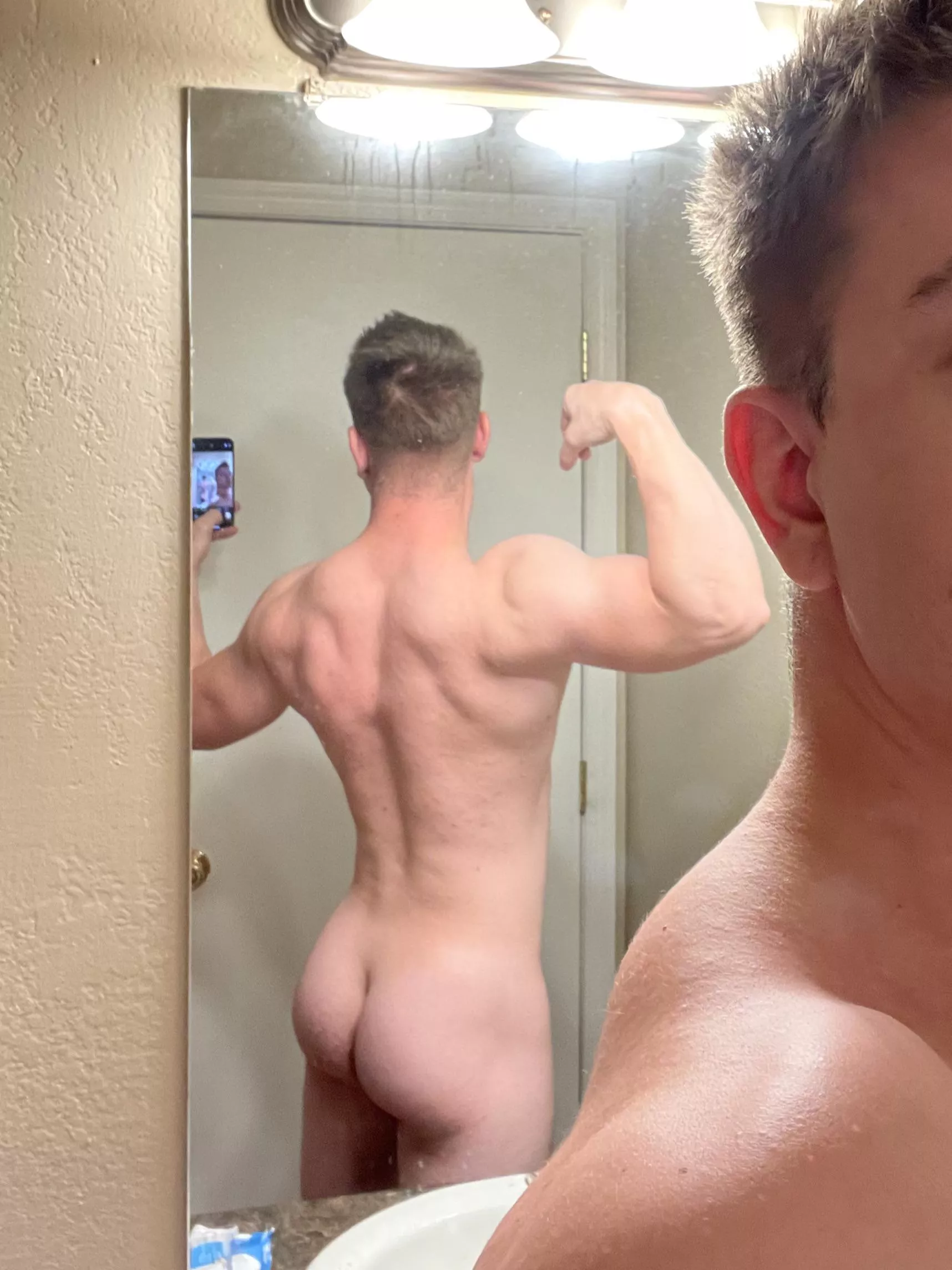 Happy hump day!  posted by StrippingViolinist