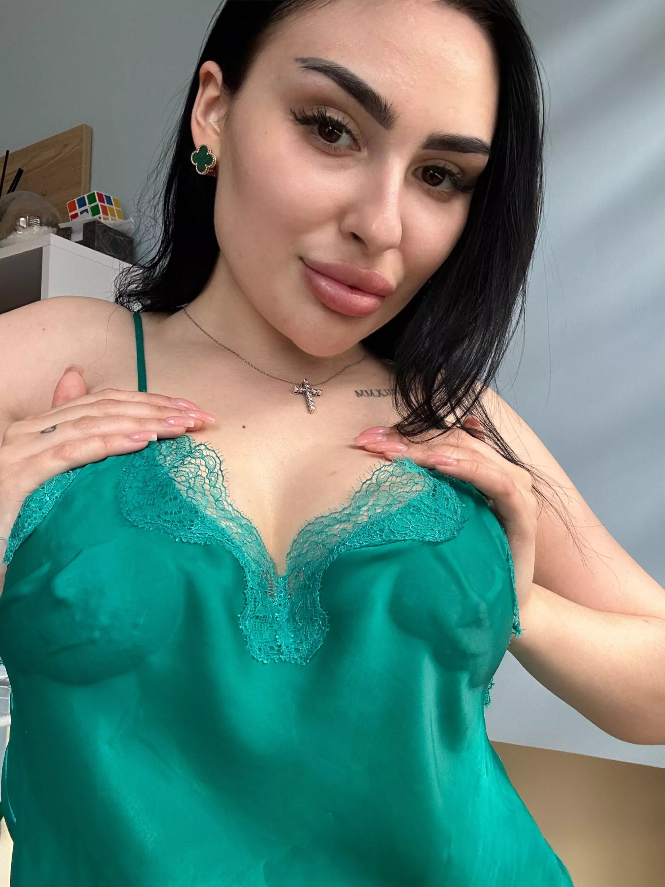 Maybe you're looking for a brunette like me posted by Fresh_Babyy