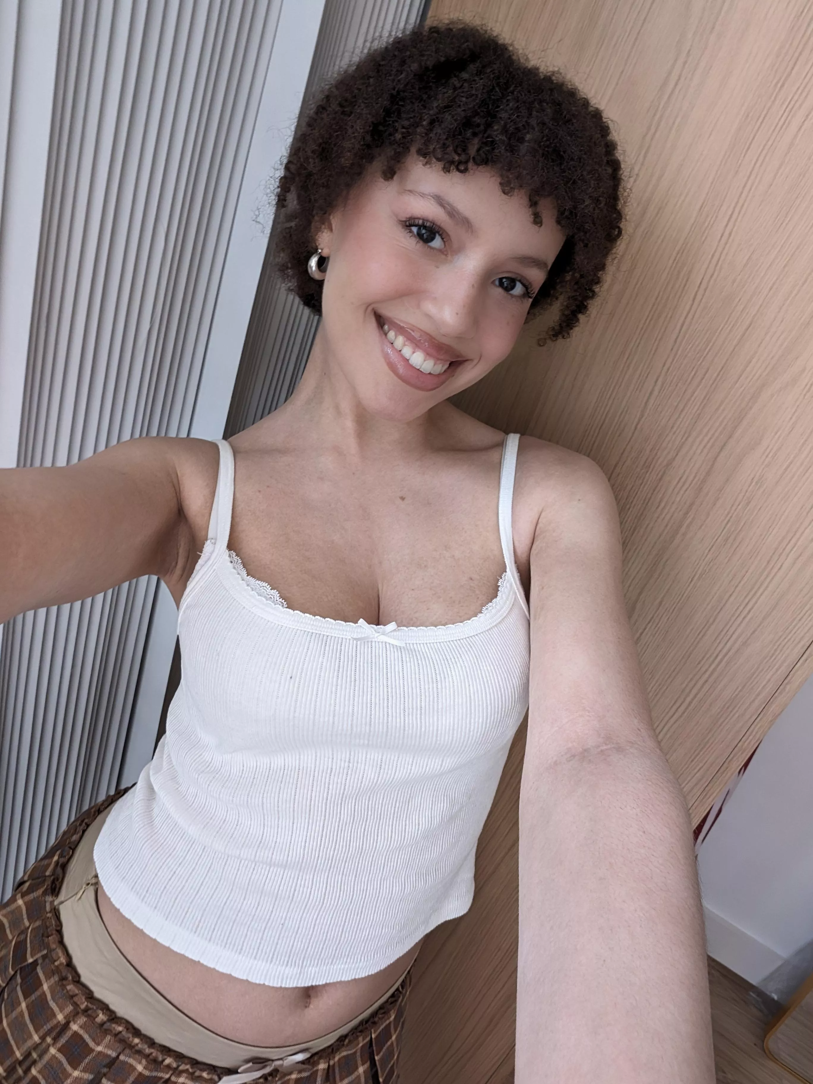 My petite body always gets excited with this pose ^_^ posted by xx-alien